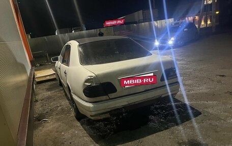 Mercedes-Benz E-Класс, 1995 год, 130 000 рублей, 4 фотография