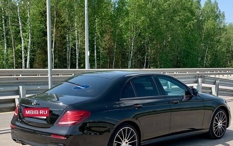 Mercedes-Benz E-Класс, 2017 год, 3 300 000 рублей, 24 фотография