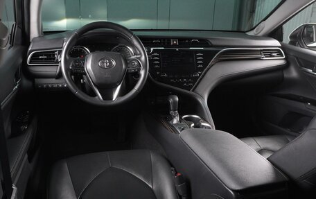 Toyota Camry, 2018 год, 3 349 000 рублей, 6 фотография