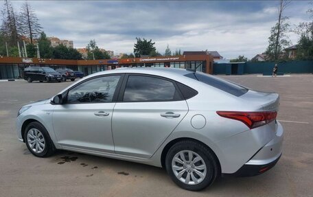 Hyundai Solaris II рестайлинг, 2021 год, 1 550 000 рублей, 2 фотография