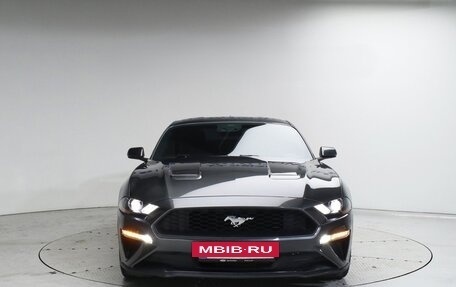 Ford Mustang VI рестайлинг, 2020 год, 2 395 000 рублей, 3 фотография