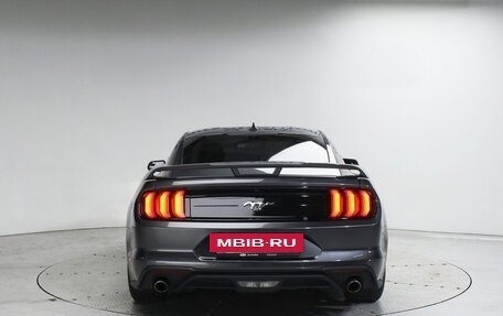 Ford Mustang VI рестайлинг, 2020 год, 2 395 000 рублей, 4 фотография