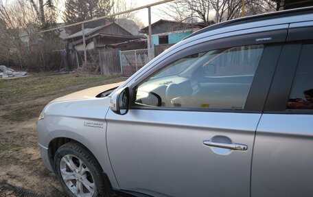 Mitsubishi Outlander III рестайлинг 3, 2012 год, 1 600 000 рублей, 4 фотография