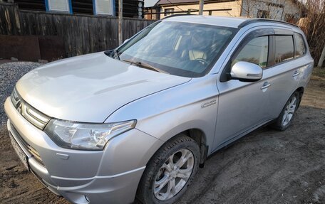 Mitsubishi Outlander III рестайлинг 3, 2012 год, 1 600 000 рублей, 3 фотография