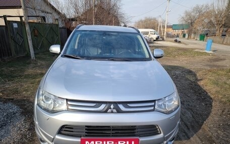 Mitsubishi Outlander III рестайлинг 3, 2012 год, 1 600 000 рублей, 2 фотография