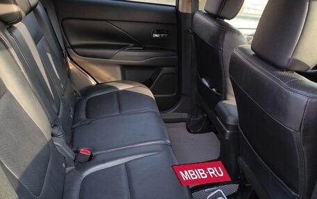 Mitsubishi Outlander III рестайлинг 3, 2012 год, 1 600 000 рублей, 13 фотография