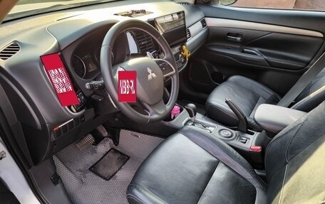 Mitsubishi Outlander III рестайлинг 3, 2012 год, 1 600 000 рублей, 18 фотография