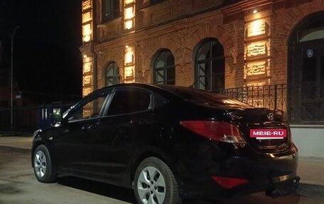 Hyundai Solaris II рестайлинг, 2015 год, 630 000 рублей, 3 фотография