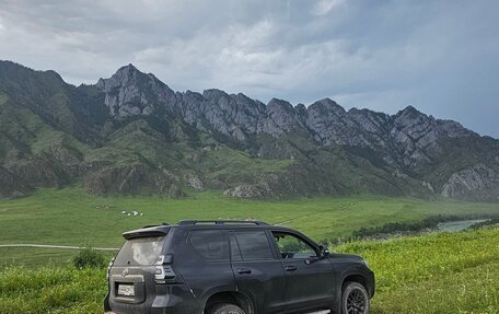 Toyota Land Cruiser Prado 150 рестайлинг 2, 2022 год, 6 650 000 рублей, 3 фотография