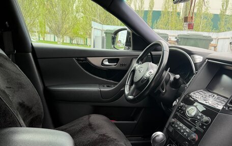 Infiniti QX70, 2017 год, 3 400 000 рублей, 15 фотография