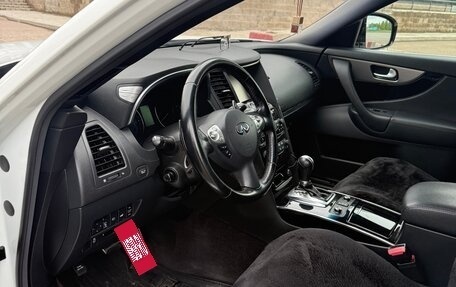Infiniti QX70, 2017 год, 3 400 000 рублей, 23 фотография