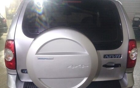 Chevrolet Niva I рестайлинг, 2010 год, 550 000 рублей, 4 фотография
