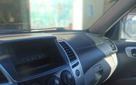 Mitsubishi Pajero Sport II рестайлинг, 2008 год, 1 000 000 рублей, 4 фотография