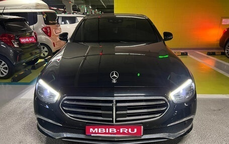 Mercedes-Benz E-Класс, 2021 год, 3 100 000 рублей, 1 фотография