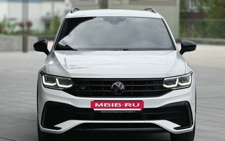 Volkswagen Tiguan II, 2021 год, 3 680 000 рублей, 2 фотография