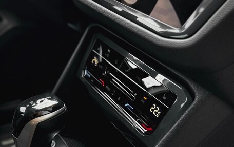Volkswagen Tiguan II, 2021 год, 3 680 000 рублей, 14 фотография