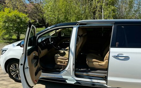KIA Carnival III, 2019 год, 3 400 000 рублей, 10 фотография