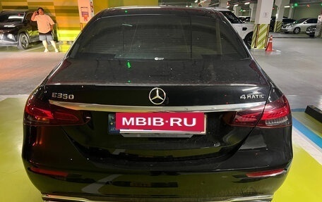 Mercedes-Benz E-Класс, 2021 год, 3 100 000 рублей, 4 фотография