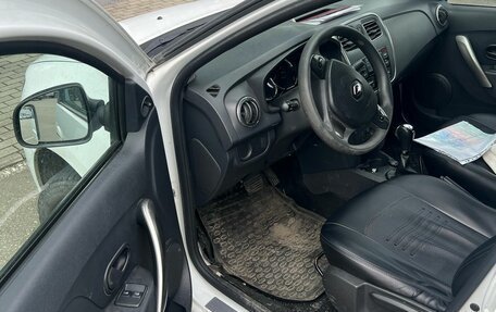 Renault Logan II, 2018 год, 725 000 рублей, 5 фотография