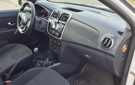 Renault Logan II, 2018 год, 730 000 рублей, 4 фотография