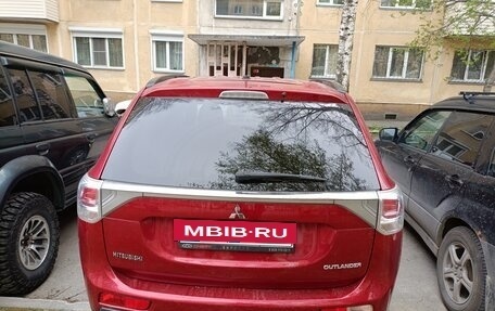Mitsubishi Outlander III рестайлинг 3, 2013 год, 1 650 000 рублей, 3 фотография