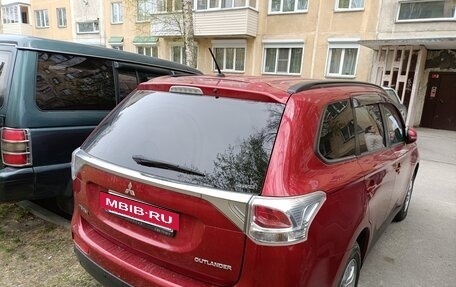 Mitsubishi Outlander III рестайлинг 3, 2013 год, 1 650 000 рублей, 4 фотография