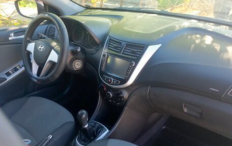 Hyundai Solaris II рестайлинг, 2011 год, 800 000 рублей, 7 фотография