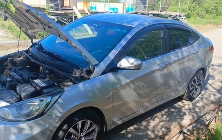 Hyundai Solaris II рестайлинг, 2011 год, 800 000 рублей, 5 фотография