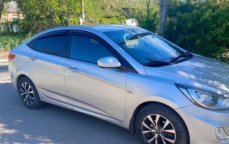 Hyundai Solaris II рестайлинг, 2011 год, 800 000 рублей, 6 фотография