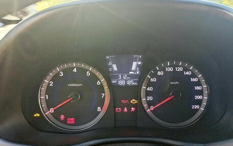 Hyundai Solaris II рестайлинг, 2011 год, 800 000 рублей, 10 фотография