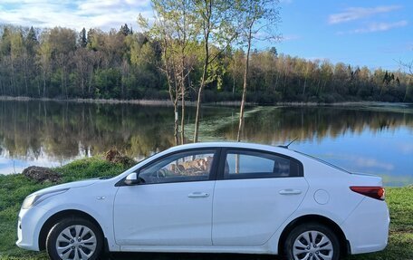 KIA Rio IV, 2018 год, 995 000 рублей, 4 фотография