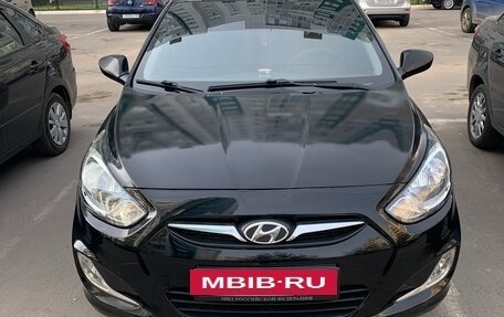 Hyundai Solaris II рестайлинг, 2011 год, 650 000 рублей, 8 фотография