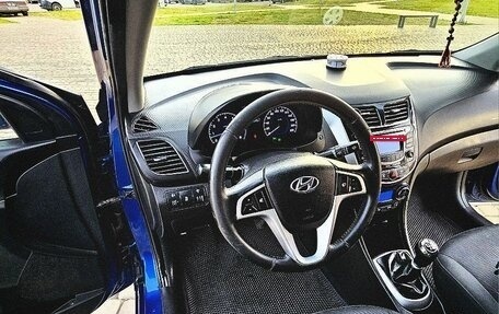 Hyundai Solaris II рестайлинг, 2011 год, 900 000 рублей, 2 фотография