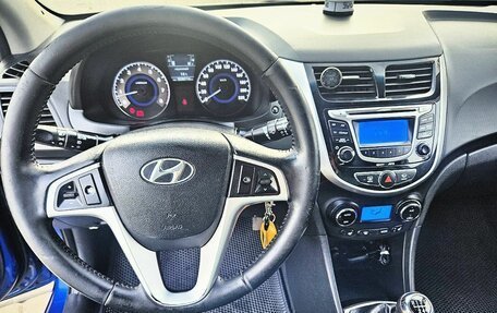 Hyundai Solaris II рестайлинг, 2011 год, 900 000 рублей, 19 фотография