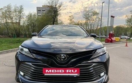 Toyota Camry, 2020 год, 3 200 000 рублей, 2 фотография