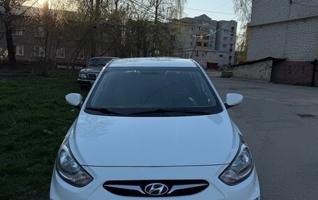 Hyundai Solaris II рестайлинг, 2013 год, 990 000 рублей, 1 фотография