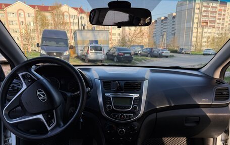 Hyundai Solaris II рестайлинг, 2013 год, 990 000 рублей, 12 фотография