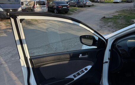 Hyundai Solaris II рестайлинг, 2013 год, 990 000 рублей, 11 фотография