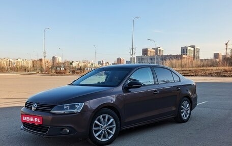 Volkswagen Jetta VI, 2014 год, 990 000 рублей, 2 фотография