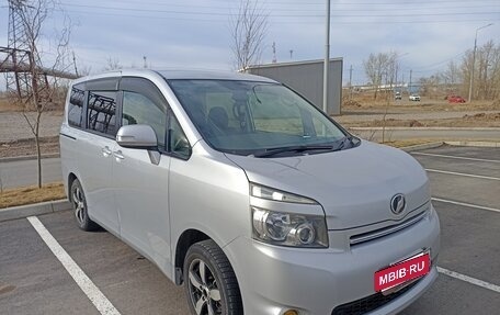 Toyota Voxy II, 2010 год, 1 430 000 рублей, 2 фотография