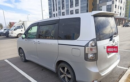 Toyota Voxy II, 2010 год, 1 430 000 рублей, 4 фотография