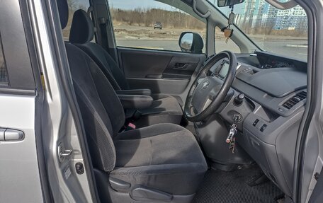 Toyota Voxy II, 2010 год, 1 430 000 рублей, 8 фотография