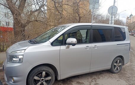 Toyota Voxy II, 2010 год, 1 430 000 рублей, 13 фотография