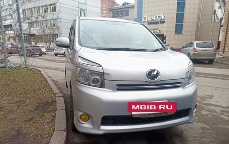 Toyota Voxy II, 2010 год, 1 430 000 рублей, 11 фотография