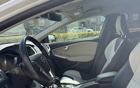 Volvo V40 Cross Country I, 2018 год, 1 850 000 рублей, 10 фотография
