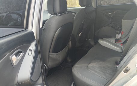 Hyundai ix35 I рестайлинг, 2011 год, 1 300 000 рублей, 10 фотография