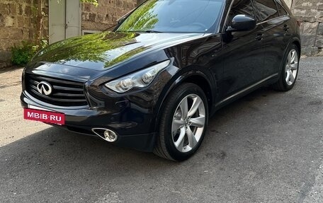 Infiniti QX70, 2014 год, 2 300 000 рублей, 3 фотография