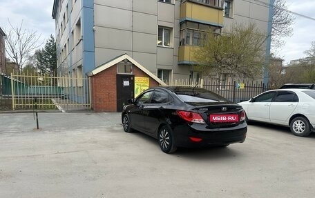 Hyundai Solaris II рестайлинг, 2011 год, 880 000 рублей, 5 фотография