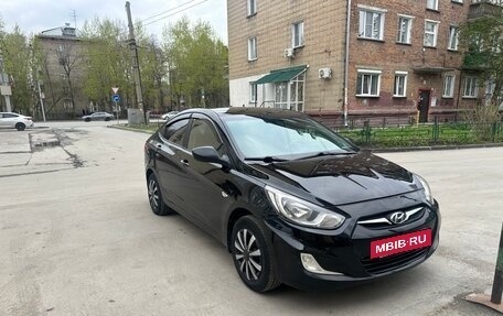 Hyundai Solaris II рестайлинг, 2011 год, 880 000 рублей, 2 фотография