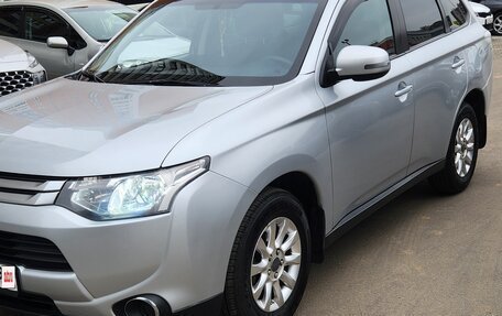 Mitsubishi Outlander III рестайлинг 3, 2014 год, 1 100 000 рублей, 5 фотография